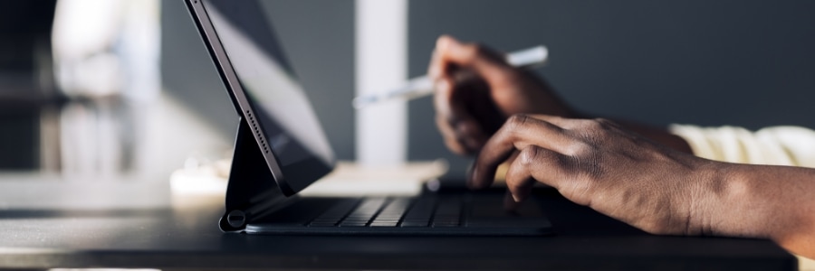 img blog choosing between laptops and desktops for your small business B.jpg