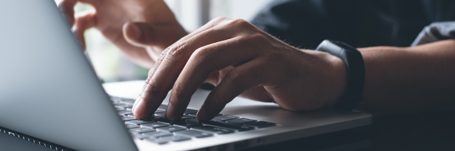 img blog top qualities to consider when choosing a laptop for remote work B.jpg